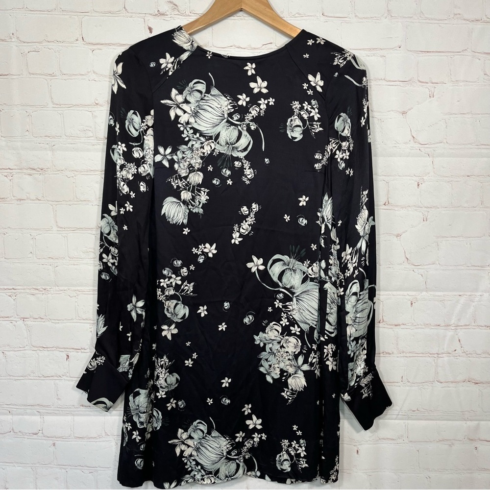 H&M Dress Womens Size 2 Black White Floral Long Sleeve Knee Length Relaxed